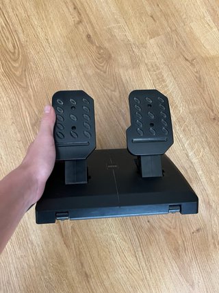 Volante y Pedales Logitech PS4/PS3