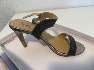 Tacones LA MARCA plateados talla 39