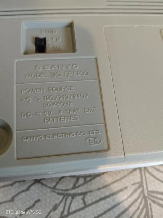 Radio Sanyo RP-5230 AM/FM Portátil