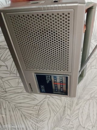 Radio Sanyo RP-5230 AM/FM Portátil