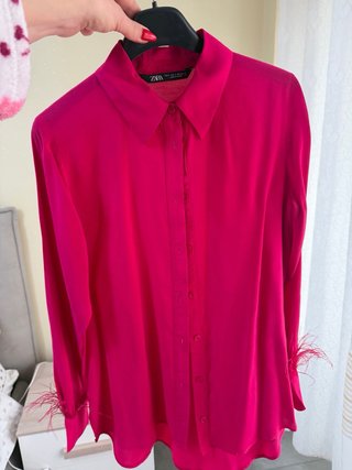 Camicia Zara fucsia con piume