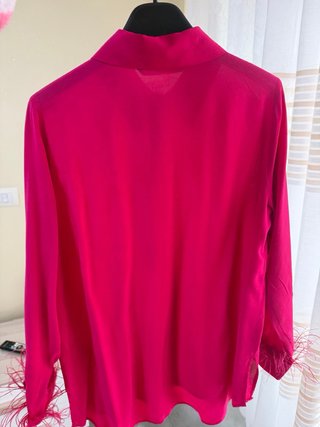Camicia Zara fucsia con piume