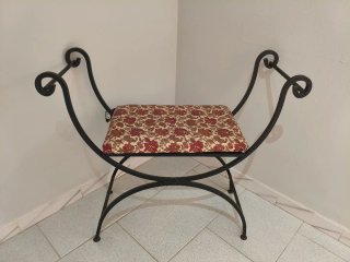 Banqueta descalzadora forja y tela floral