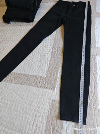 Pantalón pitillo Zara negro