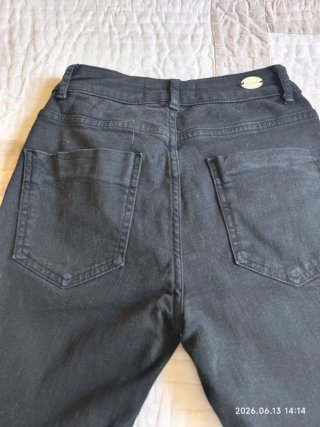 Pantalón pitillo Zara negro