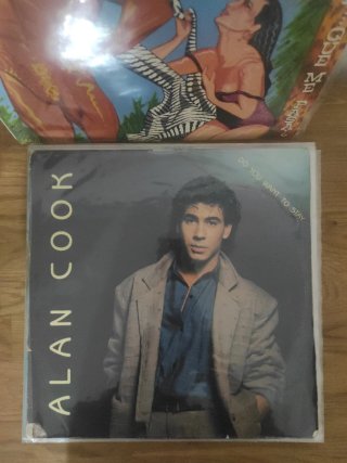 Maxi Singles 4 x 24euros