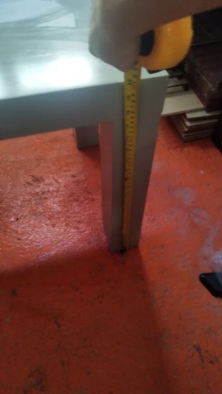 Mesa auxiliar gris madera