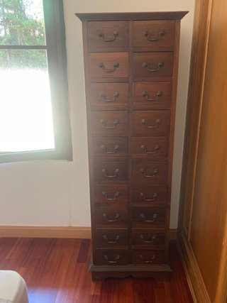 Mueble de madera con 16 cajones