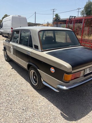 SEAT 124 124