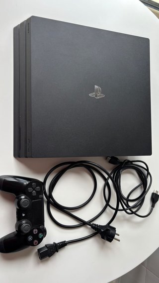 PS4 Pro Sony Negra 1TB + Mando