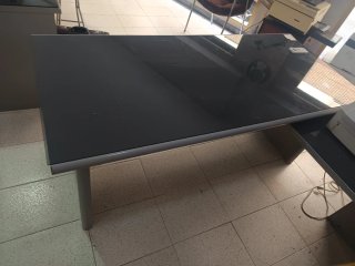Liquidación por cierre. Mesa oficina . Escritorio