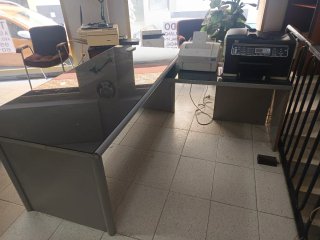 Liquidación por cierre. Mesa oficina . Escritorio