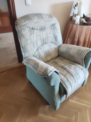 Sillón cómodo con fundas