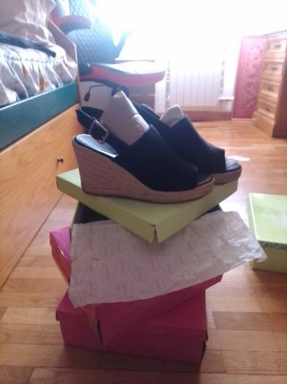 Sandalias de cuña negras