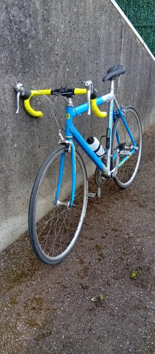 Bicicleta de carretera aluminio azul