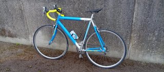 Bicicleta de carretera aluminio azul