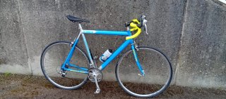 Bicicleta de carretera aluminio azul
