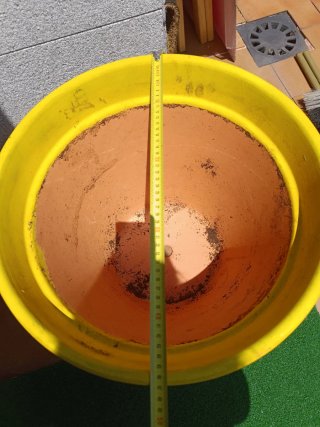 Maceta grande pintada de verde y amarillo