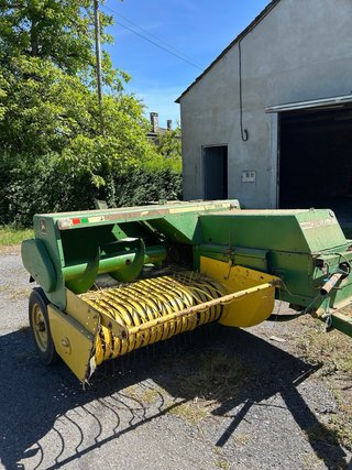 Empacadora John Deere 330