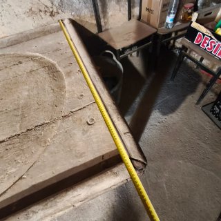 Mesa prensa de vino antigua de madera