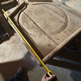 Mesa prensa de vino antigua de madera