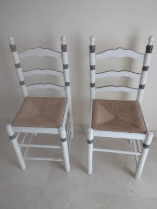 Conjunto de 2 sillas blancas