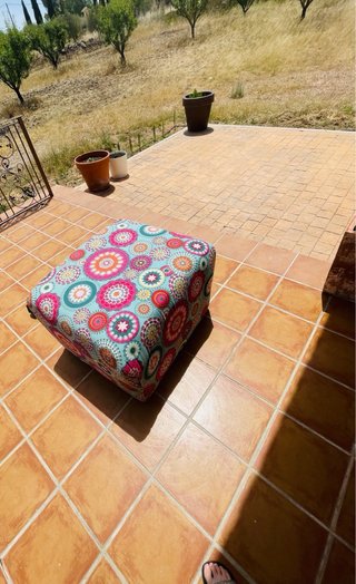 Puf tela estampado geométrico