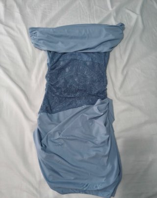 Vestido azul con encaje
