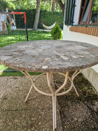 Mesa de jardín de granito