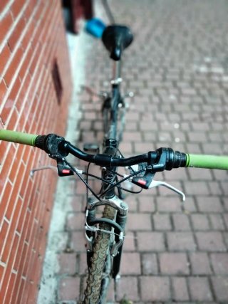 Bicicleta de montaña negra