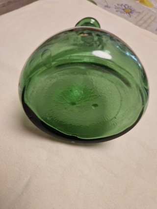 Botella o matraz de vidrio rústico verde