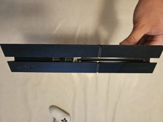 PS4 500GB Negra + Mando Blanco y juego