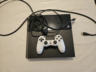 PS4 500GB Negra + Mando Blanco y juego