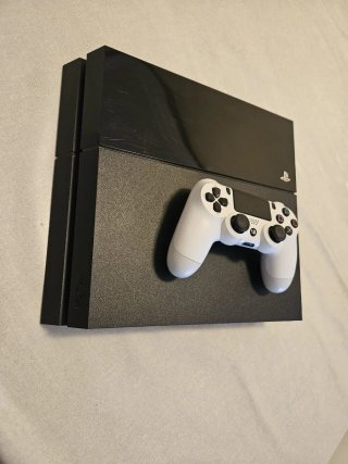 PS4 500GB Negra + Mando Blanco y juego