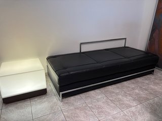 Divano letto Eileen Gray in pelle nera