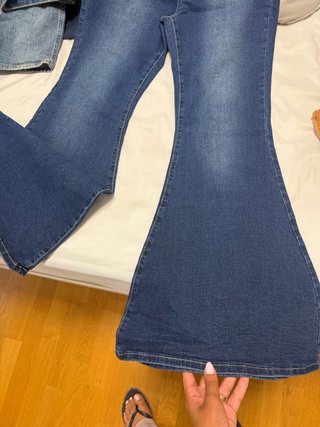 Jeans azules nuevos con etiqueta