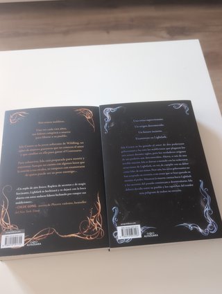 Lightlark (Spanish Edition)
