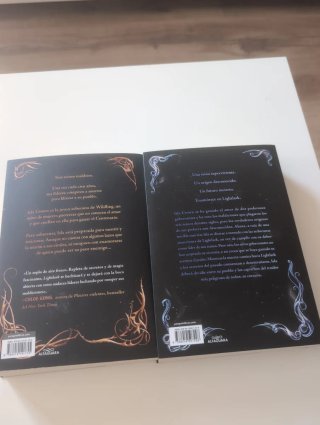 Lightlark (Spanish Edition)
