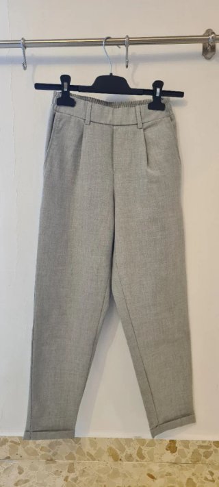Pantalón Bershka Gris tipo traje Talla XS