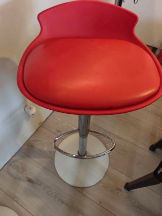 3 Taburetes Rojos altos ajustables para Barr