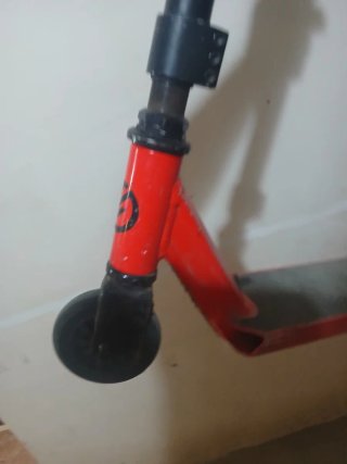 Patinete Rojo y Negro