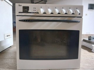 Vitrocerámica Teka 4 fuegos y Horno marca Teka