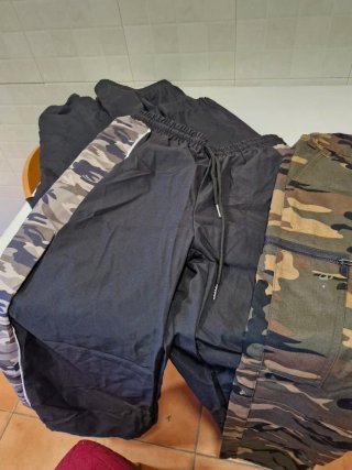 Pantalones Talla L Camuflaje y Negros