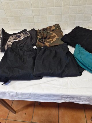 Pantalones Talla L Camuflaje y Negros