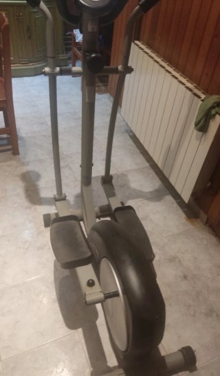 Bicicleta elíptica gris