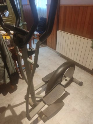 Bicicleta elíptica gris