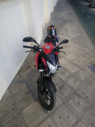 Bajaj Pulsar NS125 Moto Naked Roja y Negra