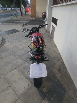 Bajaj Pulsar NS125 Moto Naked Roja y Negra