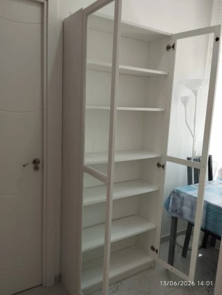 Vitrina Ikea Blanca con Puertas de Cristal