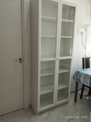 Vitrina Ikea Blanca con Puertas de Cristal